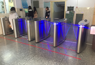 高校翼闸